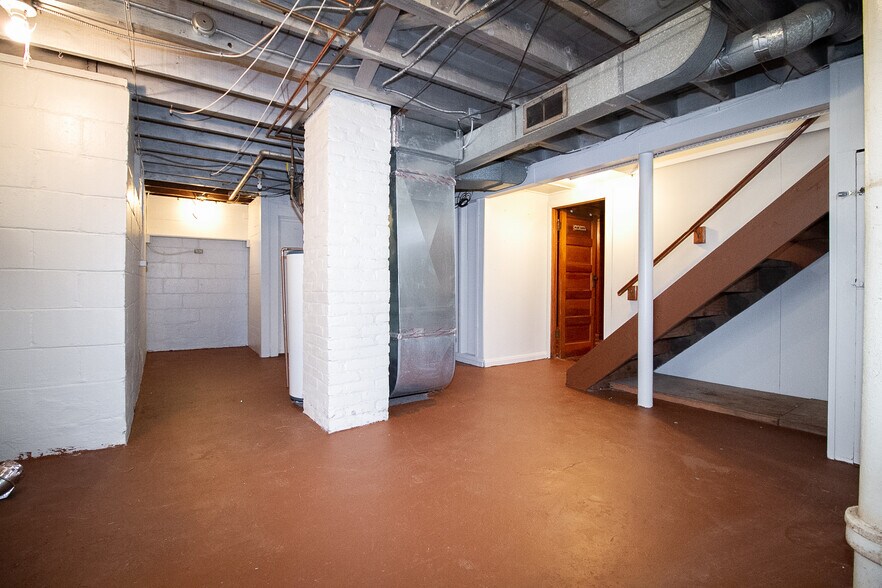 Building Photo - 423 W Capistrano Ave