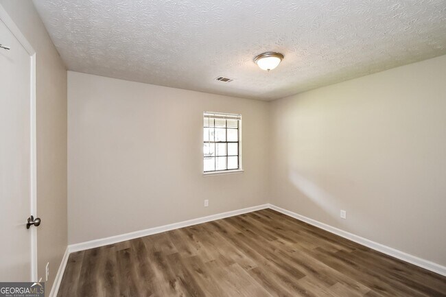 Building Photo - 263 Independence Dr