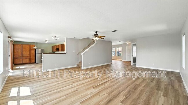 Building Photo - 209 Hinge Loop