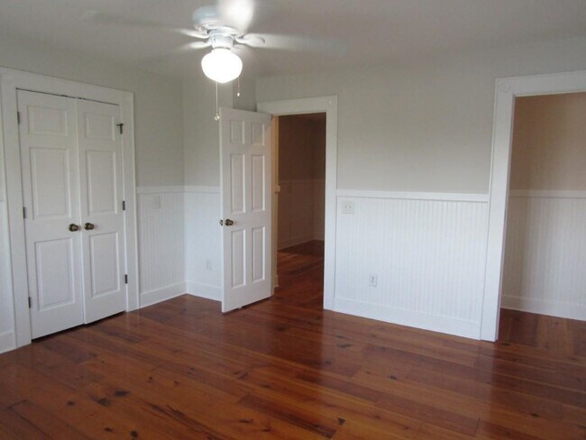 Building Photo - 703 Tradewind Ct