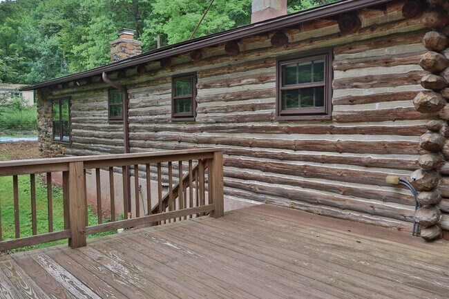 Building Photo - 980 Mine Rd