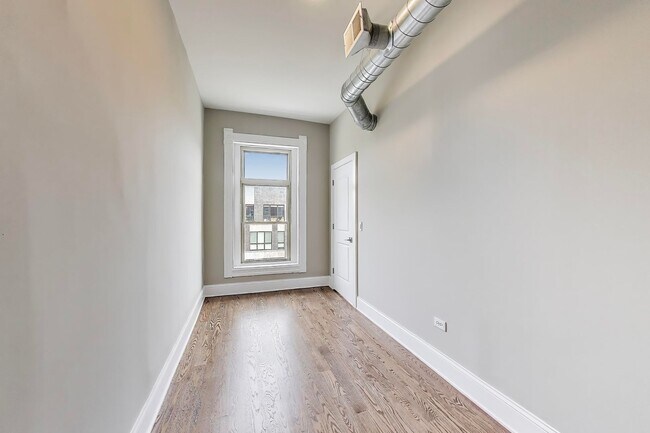Building Photo - 1429 W Grand Ave