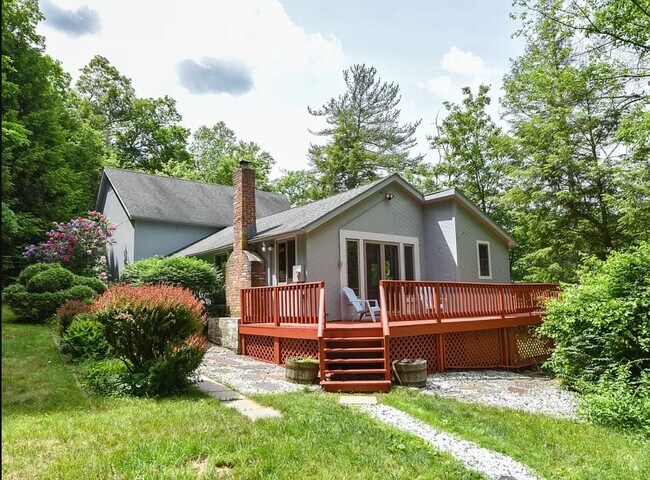 Primary Photo - 40 Mohawk Dr