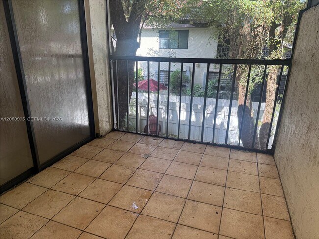 Building Photo - 9843 SW 138th Ave