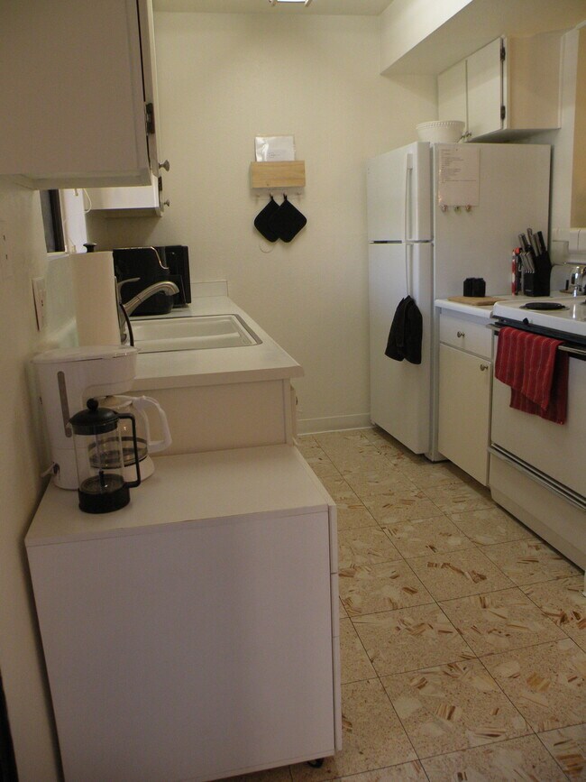 2 kinds of coffee makers - 5300 E Waverly Dr