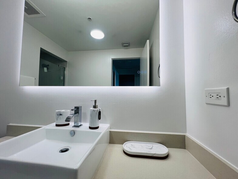 Building Photo - 3301 NE 1st Ave