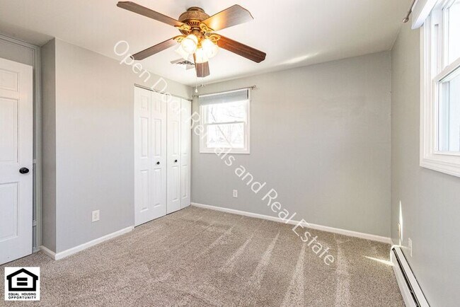 Building Photo - 1225 Clarion Dr