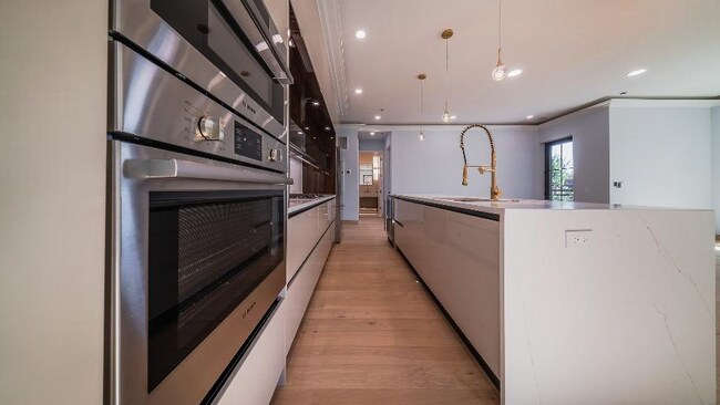 Building Photo - 2024 W Irving Park Rd