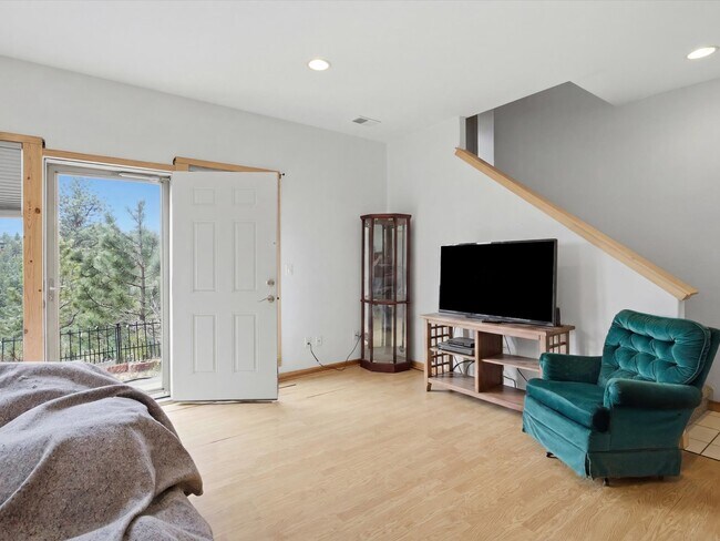 Building Photo - 117 Spruce Trail