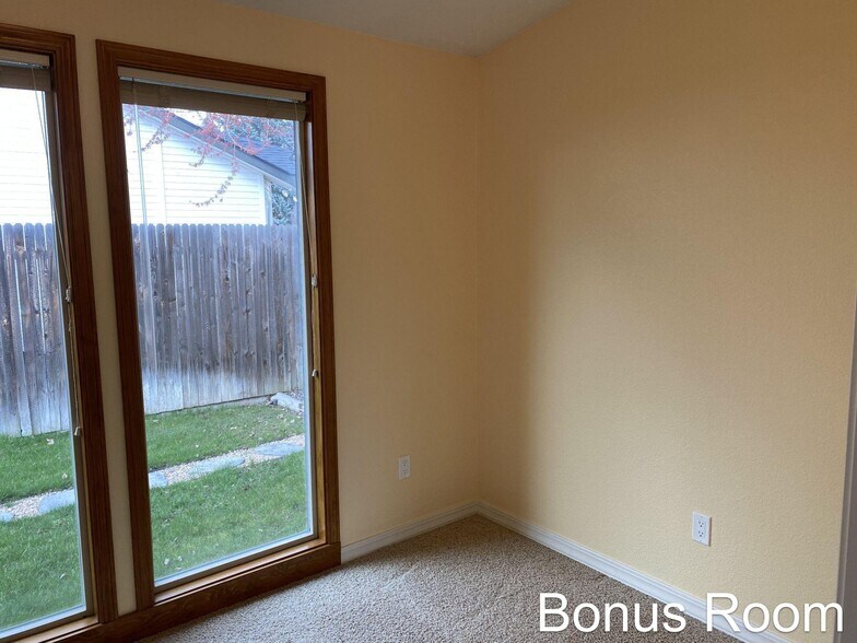 Building Photo - 9835 W Alliance Dr