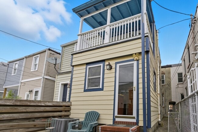 Building Photo - 1112 S Bouldin St