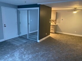 Building Photo - 7 Village Hill Ln