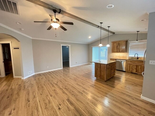 Building Photo - 3 bedroom 2 bathroom home located in Rathdrum