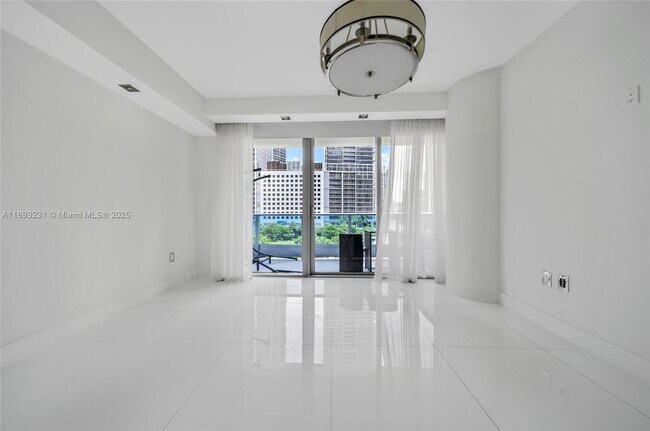 Building Photo - 200 Biscayne Blvd Way