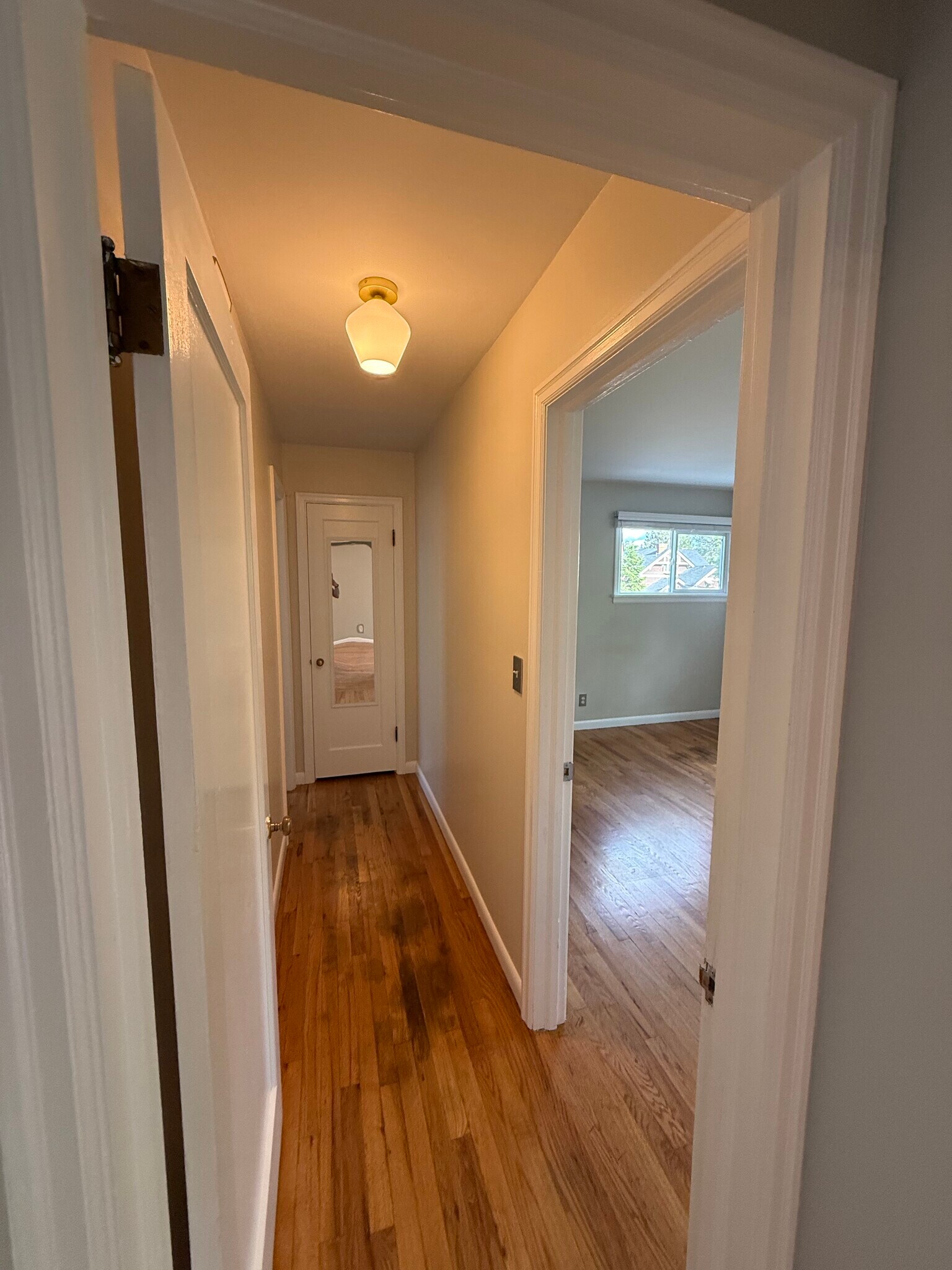 Building Photo - 411 S Coeur Dalene St