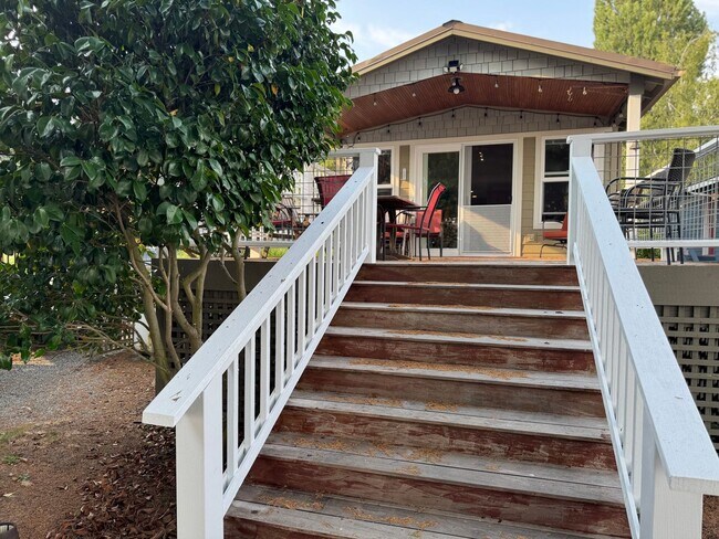 Building Photo - Beach House, Fully Furnished, Short Term J...