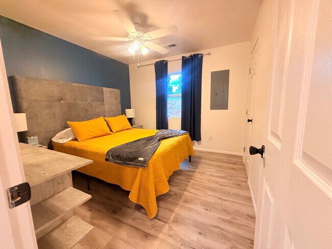 Building Photo - 19 Scarlett Ln