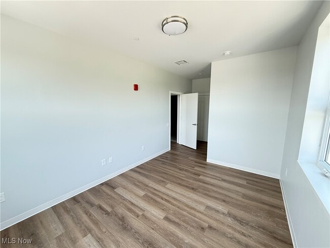 Building Photo - 203 Park Dr