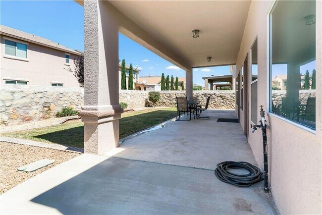 Building Photo - Sandstone Ranch Estates El Paso 3 Bed Refrig A/C!