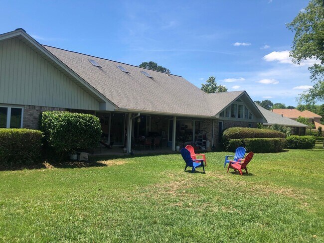 Building Photo - 1548 Glenlake Cir