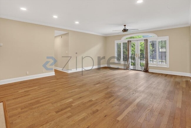 Building Photo - 3638 Peachtree Rd NE