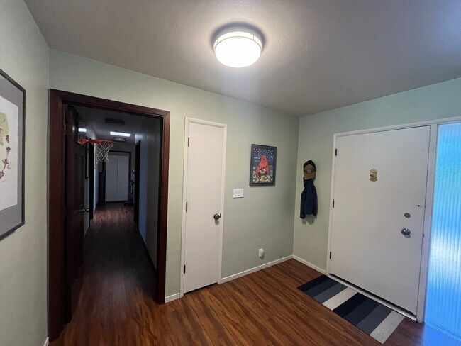 Building Photo - Charming Home by Bishops Peak Trailhead -AVAILABLE April