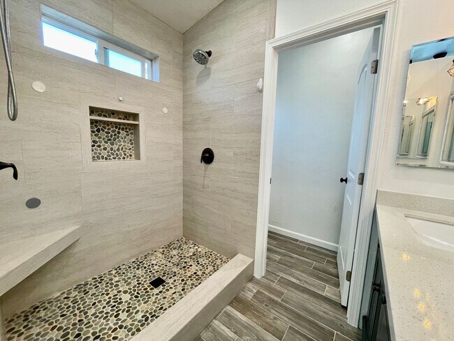 Building Photo - Stunning 4 Bedroom 3 Bath Single Story Home in Glendora!