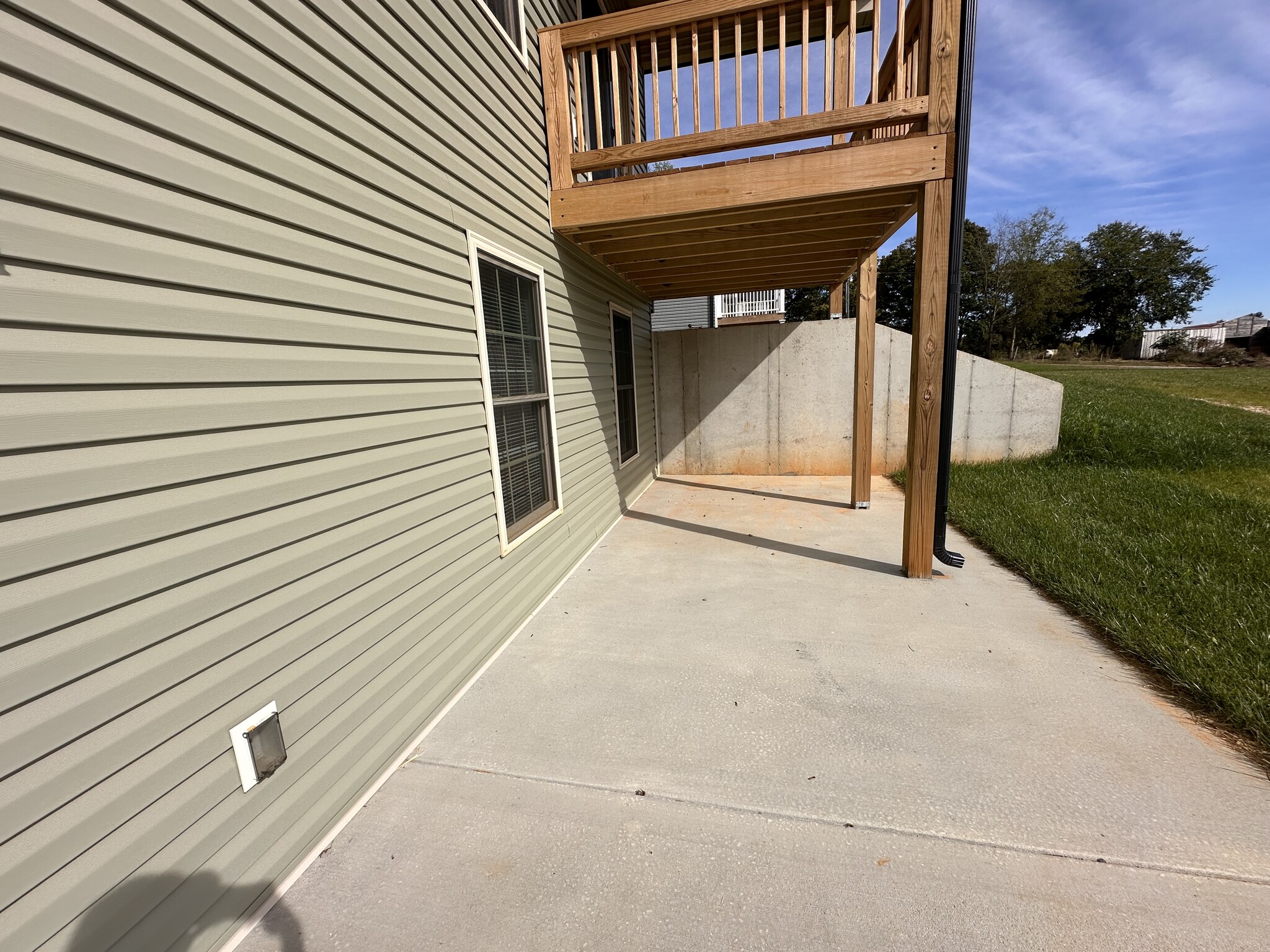 Building Photo - 824 Otter Creek Rd