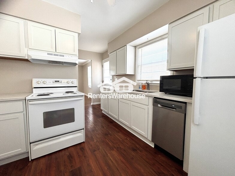 Building Photo - 1145 65th St