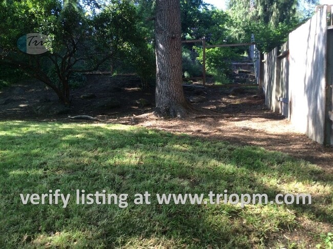 Building Photo - 195 E. 39th. Avenue