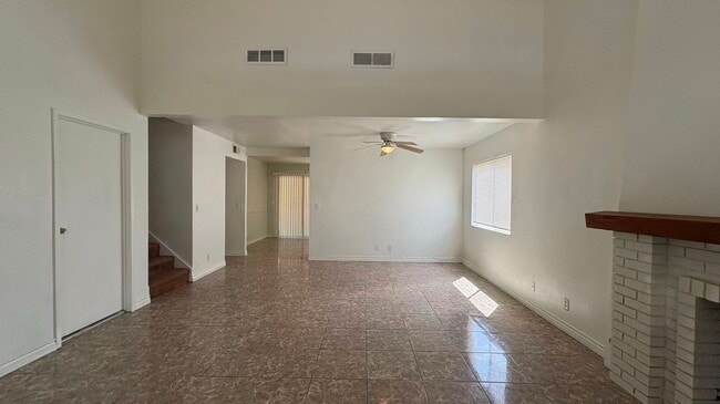 Building Photo - Cozy Home