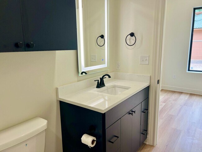 Building Photo - The Court At Overton