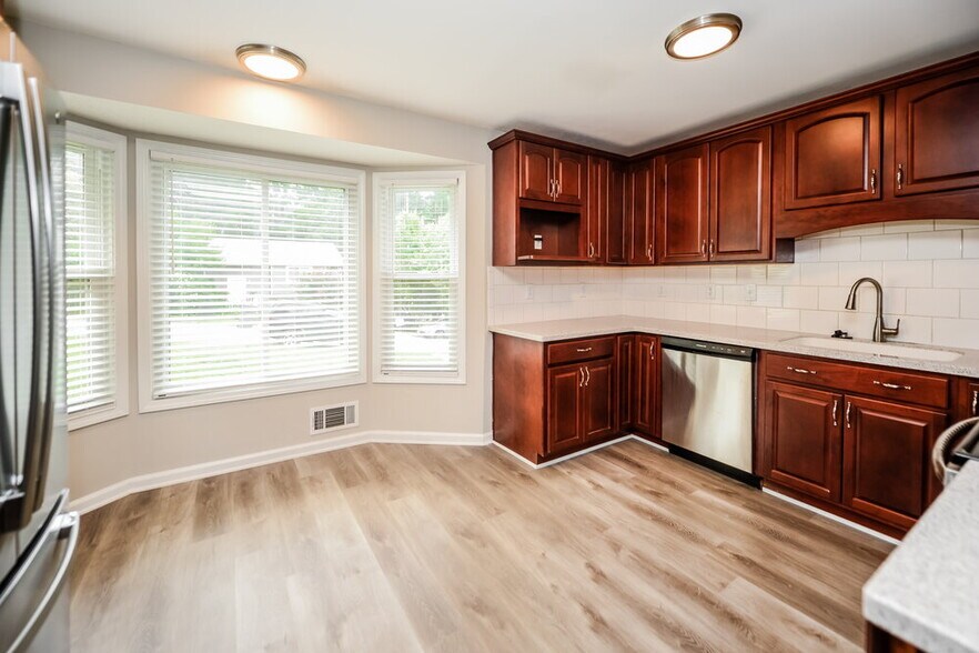 Building Photo - 1658 Eric Cir