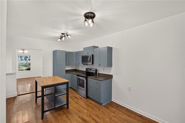Building Photo - 1801 Evans Dr SW