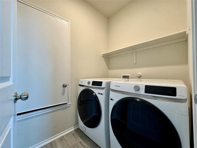 Building Photo - 546 Pepperbark Loop