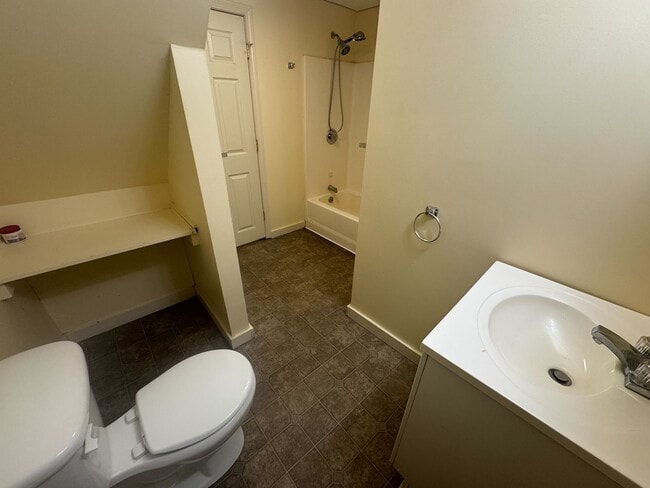 Building Photo - 8 Southwest St