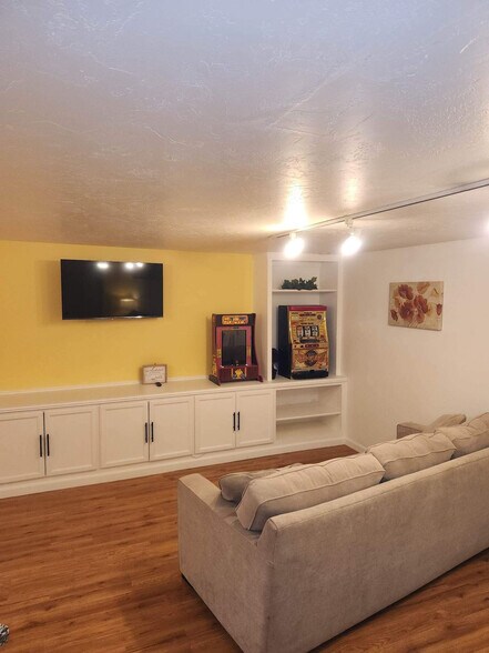 Building Photo - 1428 Crown Ave