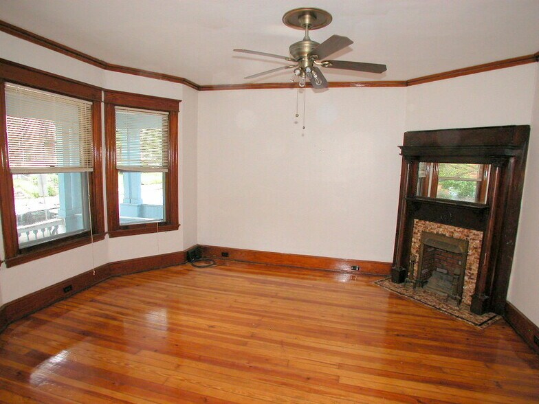 Building Photo - 449 Hamilton St