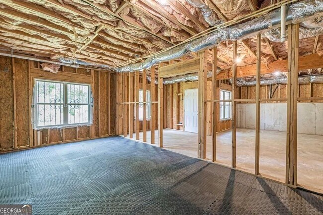 Building Photo - 1410 Eastland Rd SE