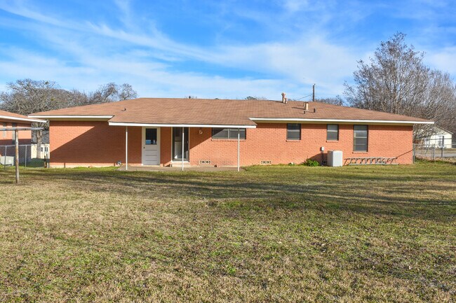 Building Photo - 1805 Waterloo Ave