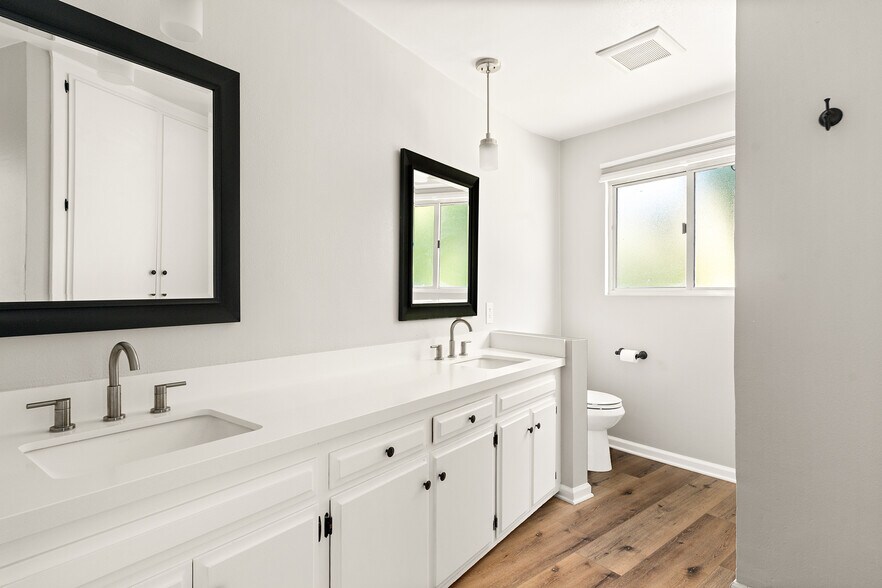 Building Photo - 5840 Allott Ave