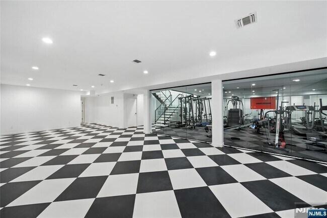 Building Photo - 44 Floral Terrace