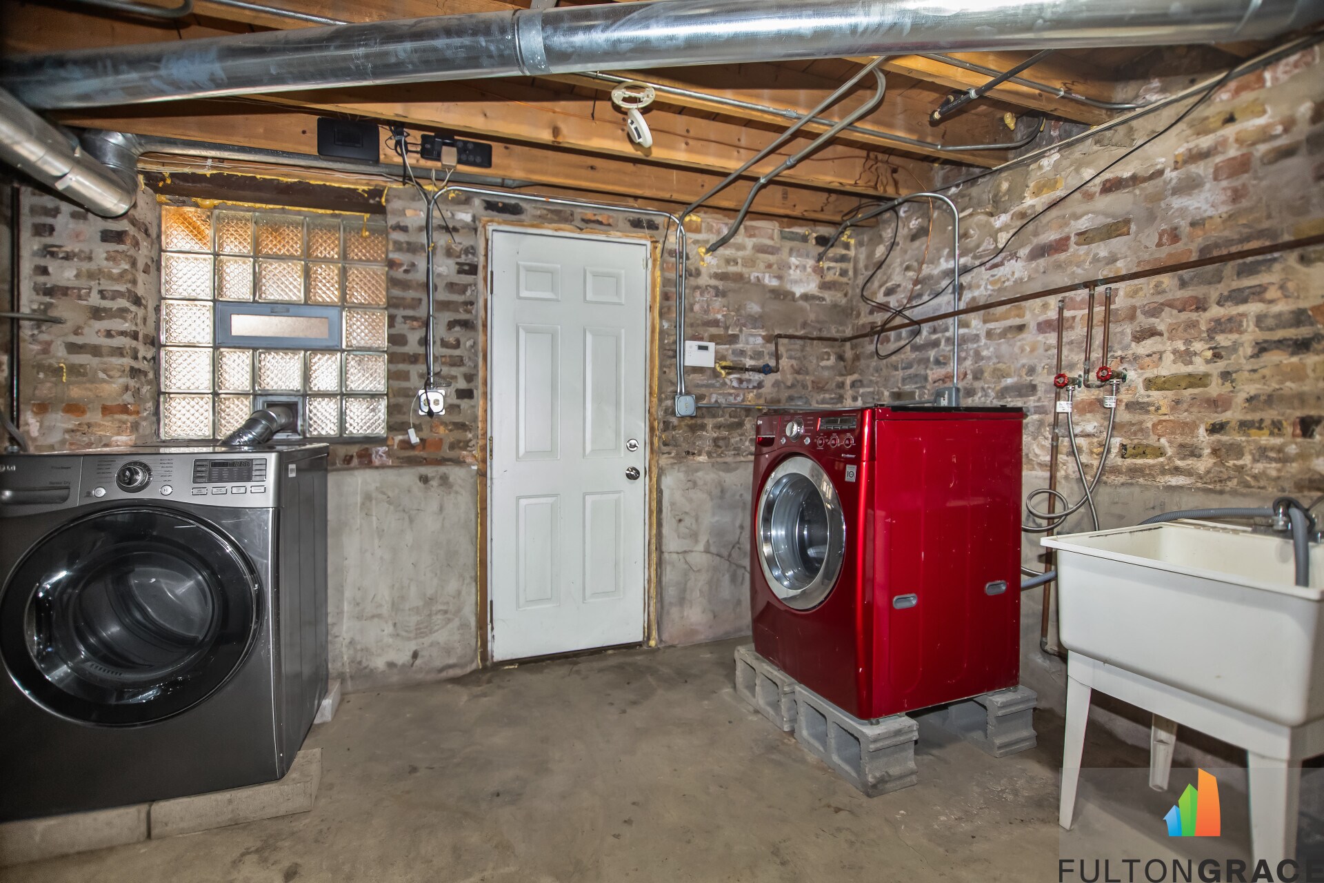 Building Photo - 2744 W Warren Blvd