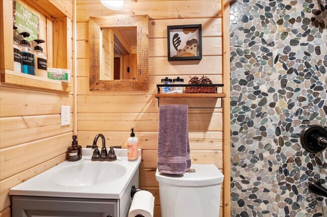 Building Photo - 102 Tahoma Pl