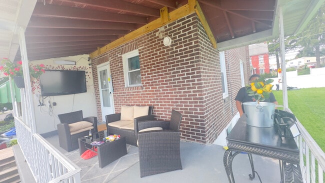 Building Photo - 931 S Filmore St