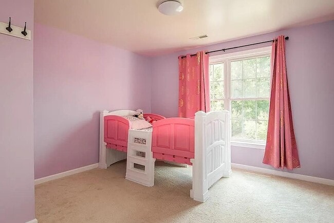 Building Photo - 3 Lilac Ln
