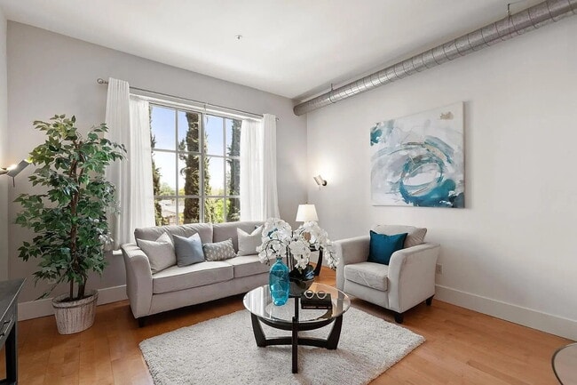 Building Photo - "Chic 1-Bedroom Retreat in Santana Row: 86...
