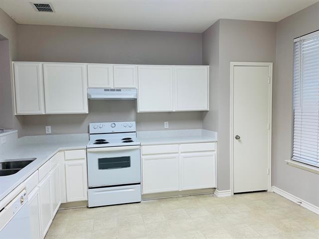 Building Photo - 7120 Wind Row Dr