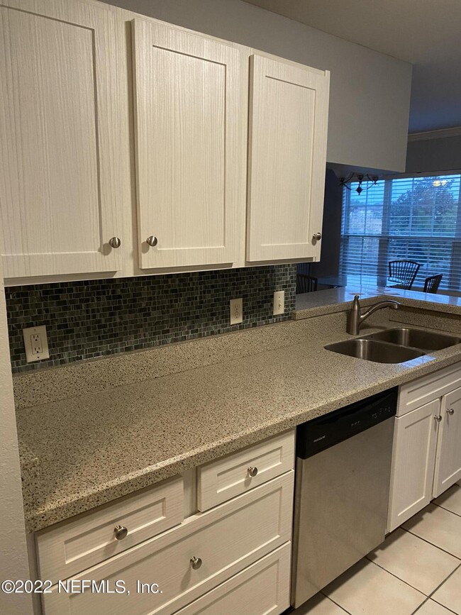 Building Photo - 7800 Point Meadows Dr