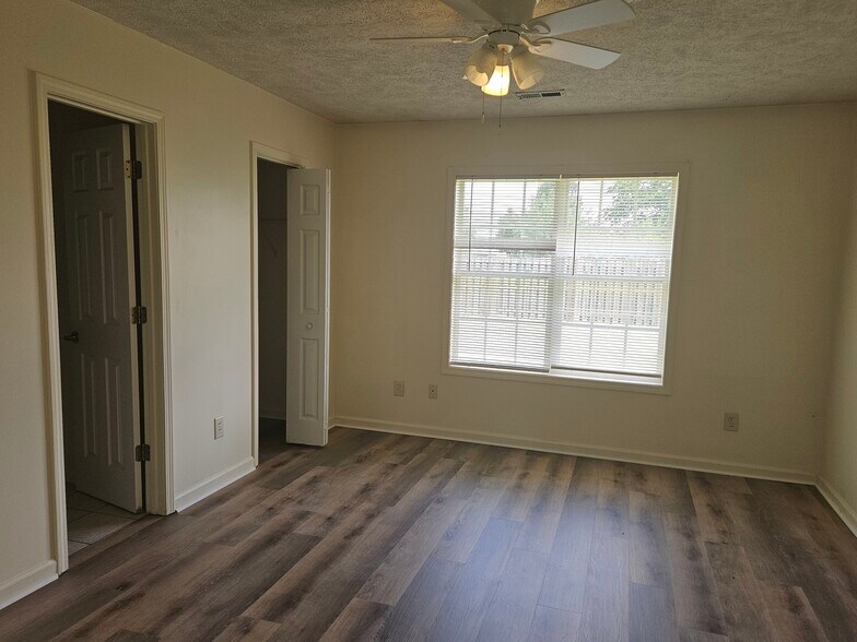 Building Photo - 2701 Ashby Dr
